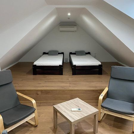 Spacious Apartment In Town Centre Nové Zámky Exterior foto