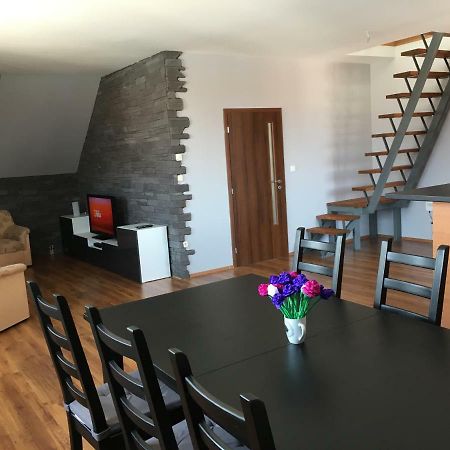 Spacious Apartment In Town Centre Nové Zámky Exterior foto