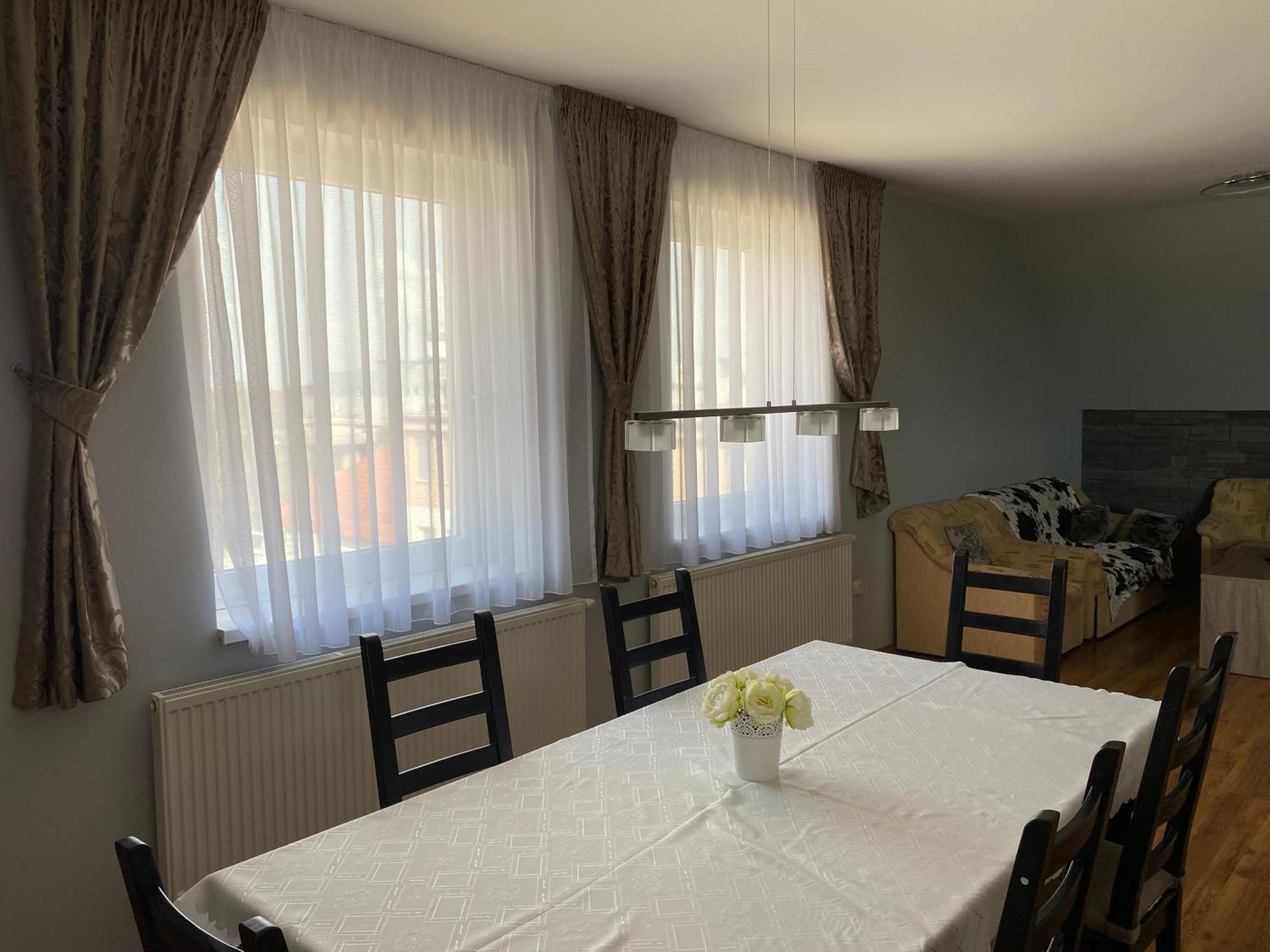 Spacious Apartment In Town Centre Nové Zámky Exterior foto